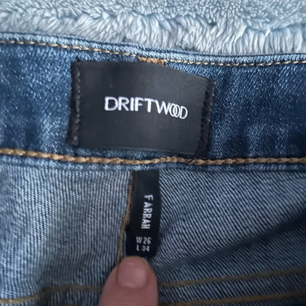 DRIFTWOOD Floral Embroidered Blue Jeans Farrah Flair 26 x 34 - Picture 3 of 6